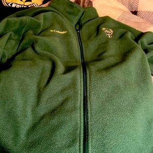 A Columbia fleece Milwaukee Bucks
